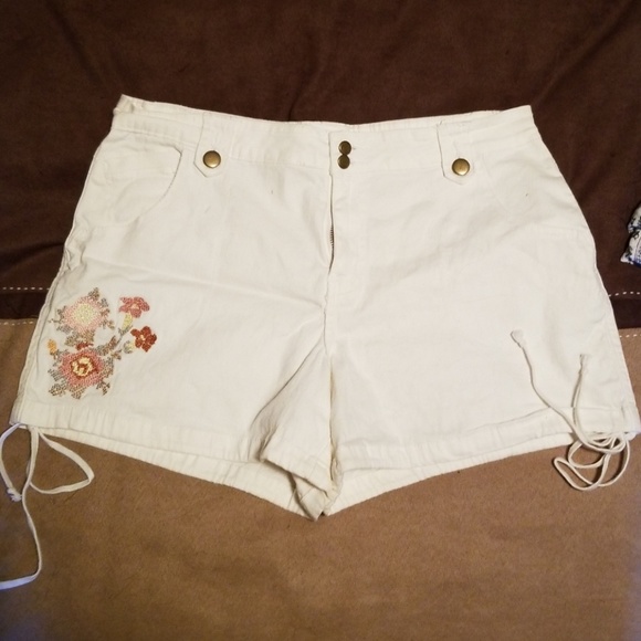 Fashion bug shorts - Picture 1 of 3